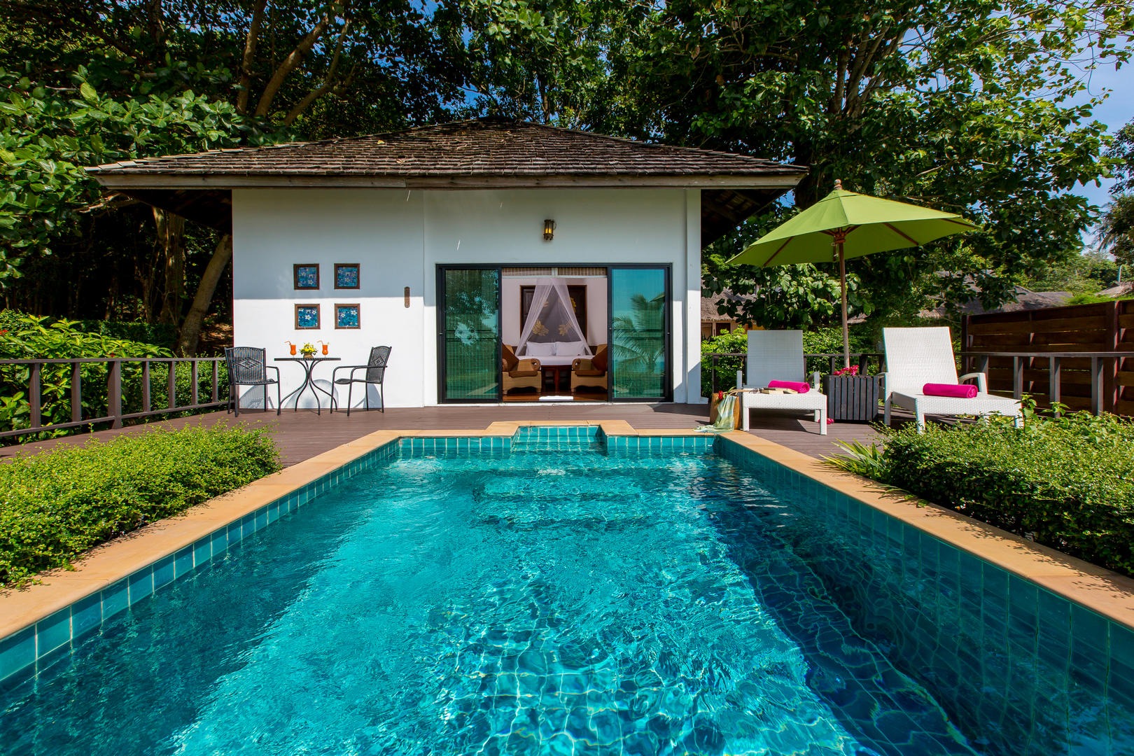 Beachfront-Pool-Villa-GLOW-Elixir-1